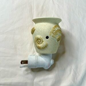 Scentsy seashells nightlight wax melt warmer. Beige color with raised seashell.